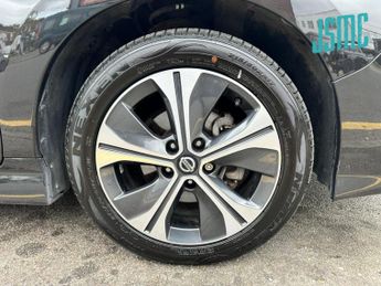 Nissan Leaf 40kWh Tekna Hatchback 5dr Electric Auto (150 ps)