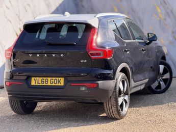 Volvo XC40 2.0 D3 Momentum SUV 5dr Diesel Auto Euro 6 (s/s) (150 ps)
