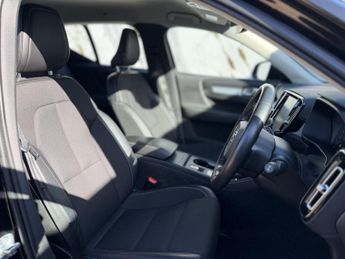 Volvo XC40 2.0 D3 Momentum SUV 5dr Diesel Auto Euro 6 (s/s) (150 ps)