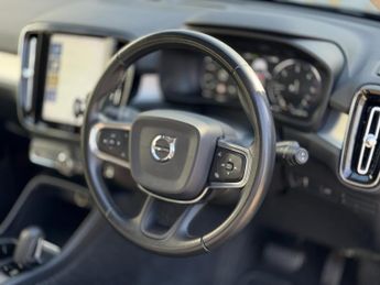 Volvo XC40 2.0 D3 Momentum SUV 5dr Diesel Auto Euro 6 (s/s) (150 ps)