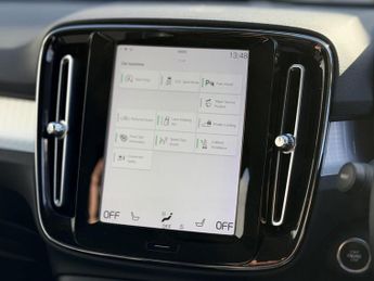 Volvo XC40 2.0 D3 Momentum SUV 5dr Diesel Auto Euro 6 (s/s) (150 ps)