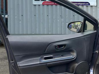 Toyota Aqua  1.5 i-VTEC ES Plus Hatchback 5dr Petrol CVT Euro 5 (99 ps)