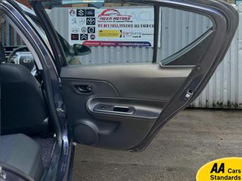 Toyota Aqua  1.5 i-VTEC ES Plus Hatchback 5dr Petrol CVT Euro 5 (99 ps)