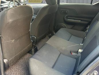 Toyota Aqua  1.5 i-VTEC ES Plus Hatchback 5dr Petrol CVT Euro 5 (99 ps)