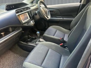 Toyota Aqua  1.5 i-VTEC ES Plus Hatchback 5dr Petrol CVT Euro 5 (99 ps)