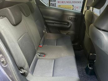 Toyota Aqua  1.5 i-VTEC ES Plus Hatchback 5dr Petrol CVT Euro 5 (99 ps)