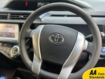 Toyota Aqua  1.5 i-VTEC ES Plus Hatchback 5dr Petrol CVT Euro 5 (99 ps)
