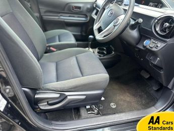 Toyota Aqua  1.5 i-VTEC ES Plus Hatchback 5dr Petrol CVT Euro 5 (99 ps)