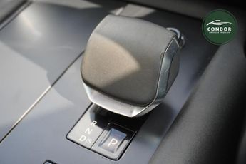 Land Rover Discovery 3.0 D300 MHEV R-Dynamic SE SUV 5dr Diesel Auto 4WD Euro 6 (s/s) 