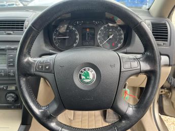 Skoda Octavia 2.0 TDI Laurin & Klement Estate 5dr Diesel DSG Euro 4 (140 ps)