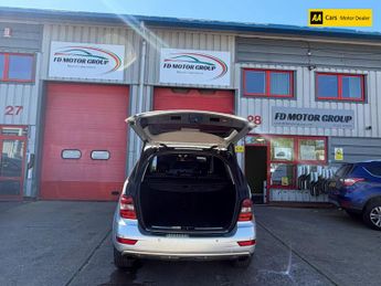 Mercedes-Benz M Class 3.0 ML320 CDI V6 Sport SUV 5dr Diesel Tiptronic 4WD Euro 4 (224 