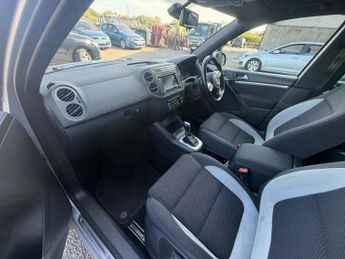 Volkswagen Tiguan 2.0 TDI BlueMotion Tech R-Line SUV 5dr Diesel DSG 4WD Euro 5 (s/