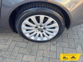 Vauxhall Insignia 2.0T Elite Nav Hatchback 5dr Petrol Manual Euro 5 (220 ps)