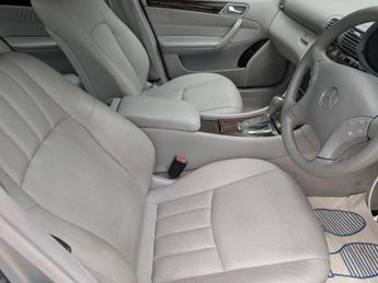 Mercedes-Benz C Class 1.8 C200 Kompressor Elegance SE Saloon 4dr Petrol Automatic (212