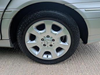 Mercedes-Benz C Class 1.8 C200 Kompressor Elegance SE Saloon 4dr Petrol Automatic (212