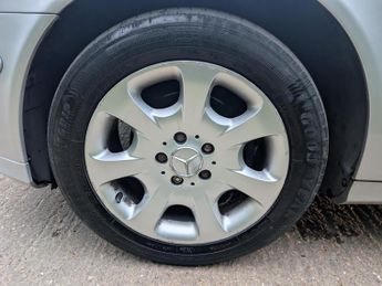 Mercedes-Benz C Class 1.8 C200 Kompressor Elegance SE Saloon 4dr Petrol Automatic (212