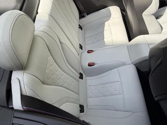 BMW M8 4.4i V8 Competition Convertible 2dr Petrol Steptronic 4WD Euro 6