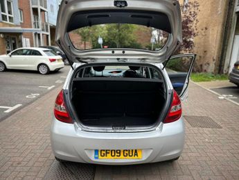 Hyundai i20 1.4 Comfort Hatchback 5dr Petrol Auto Euro 4 (99 bhp)