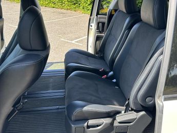 Toyota Estima 2014 TOYOTA ESTIMA 2.4 Automatic Petrol MPV 6 Seater White 5dr