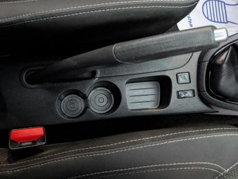 Renault Clio 0.9 TCe Iconic Hatchback 5dr Petrol Manual Euro 6 (s/s) (90 ps)