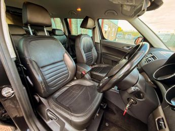 Skoda Yeti 2.0 TDI Elegance Outdoor 5dr Diesel DSG 4WD Euro 5 (140 ps)
