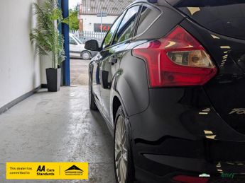 Ford Focus 1.0T EcoBoost Zetec Hatchback 5dr Petrol Manual Euro 5 (s/s) (12