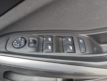 Vauxhall Grandland X 1.2 Turbo GPF SE SUV 5dr Petrol Manual Euro 6 (s/s) (130 ps)