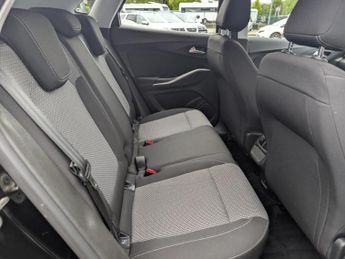 Vauxhall Grandland X 1.2 Turbo GPF SE SUV 5dr Petrol Manual Euro 6 (s/s) (130 ps)