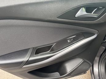 Vauxhall Grandland X 1.2 Turbo GPF SE SUV 5dr Petrol Manual Euro 6 (s/s) (130 ps)