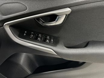 Volvo V40 1.6 D2 ES Hatchback 5dr Diesel Powershift Euro 5 (s/s) (115 ps)
