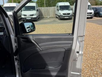 Mercedes-Benz Vito 3.0 122 CDi Dualiner Sport Panel Van 5dr Diesel Automatic L3 (22