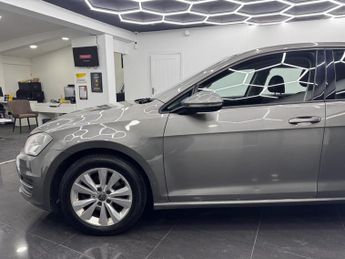 Volkswagen Golf 1.6 TDI BlueMotion Tech SE Hatchback 5dr Diesel Manual Euro 5 (s