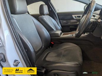 Jaguar XF 2.2d R-Sport Saloon 4dr Diesel Auto Euro 5 (s/s) (200 ps)
