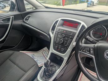 Vauxhall Astra 1.4 16v SRi Hatchback 5dr Petrol Manual Euro 5 (100 ps)