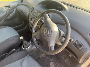 Toyota Yaris 1.3 VVT-i Colour Collection Hatchback 5dr Petrol Manual (133 g/k