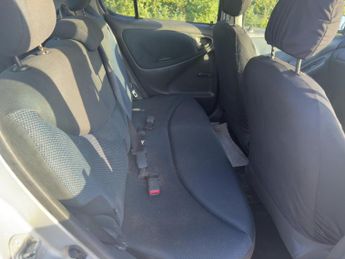 Toyota Yaris 1.3 VVT-i Colour Collection Hatchback 5dr Petrol Manual (133 g/k