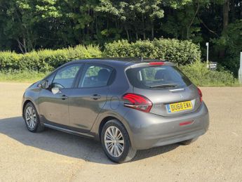 Peugeot 208 1.2 PureTech Signature Hatchback 5dr Petrol Manual Euro 6 (s/s) 