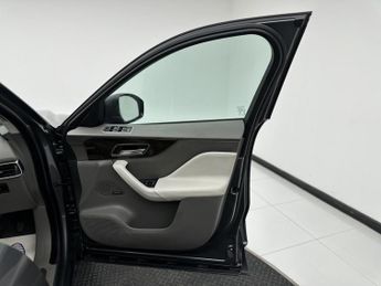 Jaguar F-PACE 2.0 D180 Portfolio SUV 5dr Diesel Auto AWD Euro 6 (s/s) (180 ps)