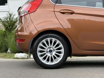 Ford Fiesta 1.6 Titanium Hatchback 5dr Petrol Powershift Euro 6 (105 ps)