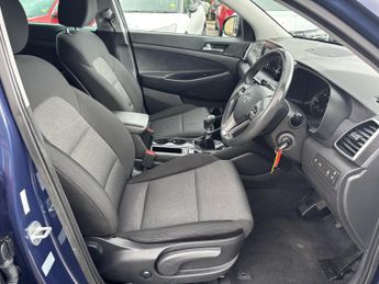 Hyundai TUCSON 1.6 CRDi MHEV SE Nav SUV 5dr Diesel Hybrid Manual Euro 6 (s/s) (
