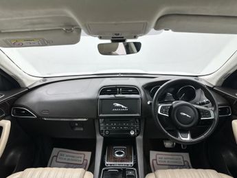Jaguar F-PACE 2.0 D180 Portfolio SUV 5dr Diesel Auto AWD Euro 6 (s/s) (180 ps)
