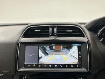 Jaguar F-PACE 2.0 D180 Portfolio SUV 5dr Diesel Auto AWD Euro 6 (s/s) (180 ps)
