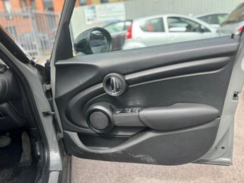 MINI Hatch 1.5 Cooper Hatchback 5dr Petrol Auto Euro 6 (s/s) (136 ps)