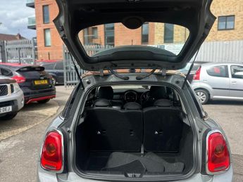 MINI Hatch 1.5 Cooper Hatchback 5dr Petrol Auto Euro 6 (s/s) (136 ps)