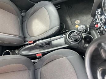 MINI Hatch 1.5 Cooper Hatchback 5dr Petrol Auto Euro 6 (s/s) (136 ps)