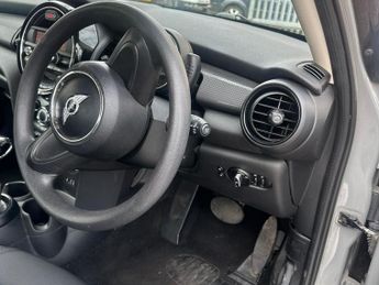MINI Hatch 1.5 Cooper Hatchback 5dr Petrol Auto Euro 6 (s/s) (136 ps)