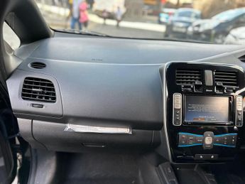 Nissan Leaf 30kWh Acenta Hatchback 5dr Electric Auto (109 bhp)