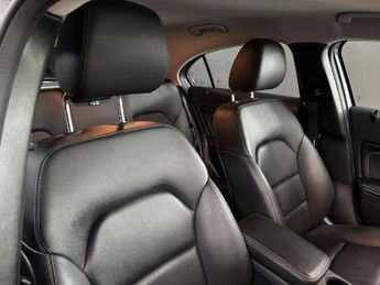 Mercedes-Benz A Class 1.5 A180d Sport (Executive) Hatchback 5dr Diesel 7G-DCT Euro 6 (