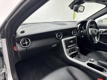Mercedes-Benz SLK 1.8 SLK200 BlueEfficiency AMG Sport Convertible 2dr Petrol G-Tro