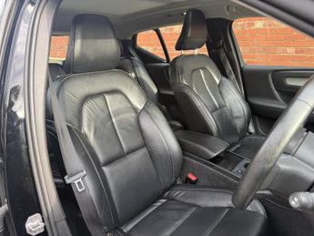 Volvo XC40 1.5h T4 Recharge 10.7kWh Inscription SUV 5dr Petrol Plug-in Hybr